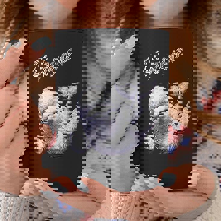 Hug Me ベルーガ アートデザイン 可愛い おしゃれ 動物 シロイルカ シロクジラ コーヒーマグ 面白い贈り物