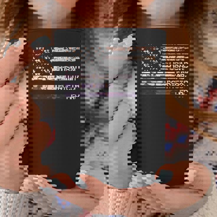 Husband Daddy Protector Hero American Flag Cool Dad コーヒーマグ 面白い贈り物