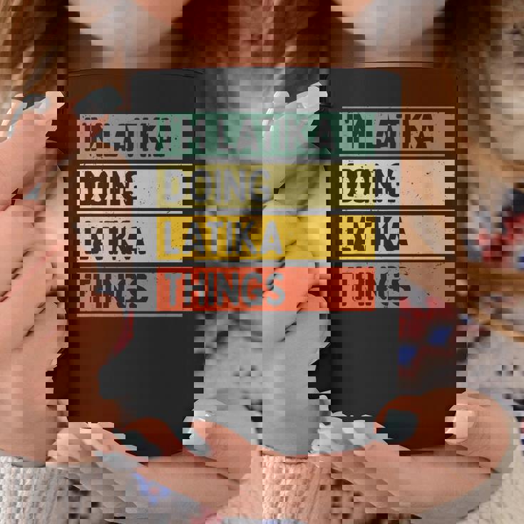 I'm Latika Doing Latika Things 面白い名言 コーヒーマグ 面白い贈り物