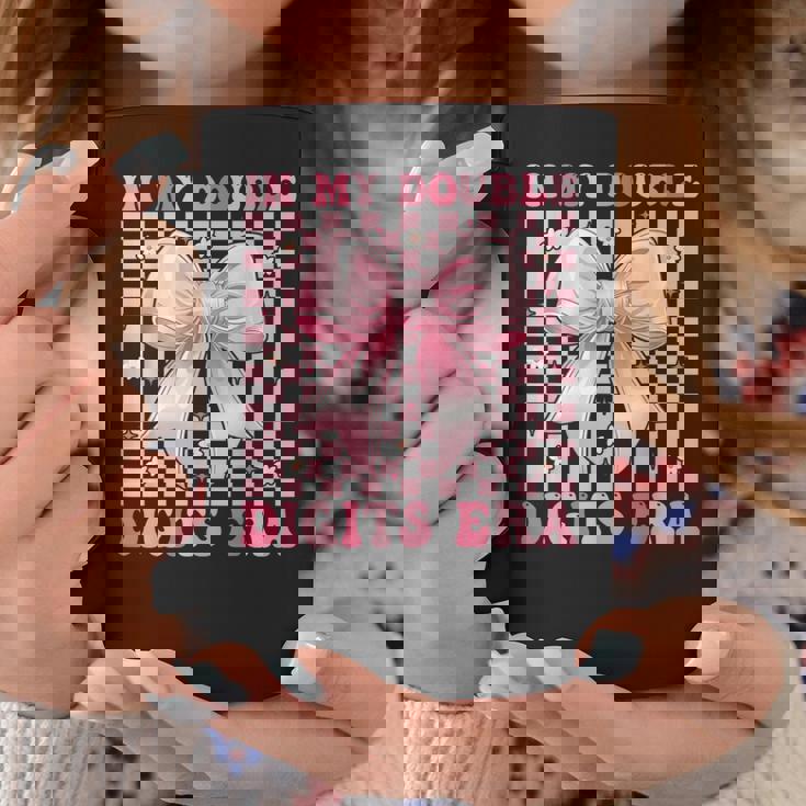 In My Double Digits Era キュートなコケットボウ 10歳の誕生日 女の子 コーヒーマグ 面白い贈り物