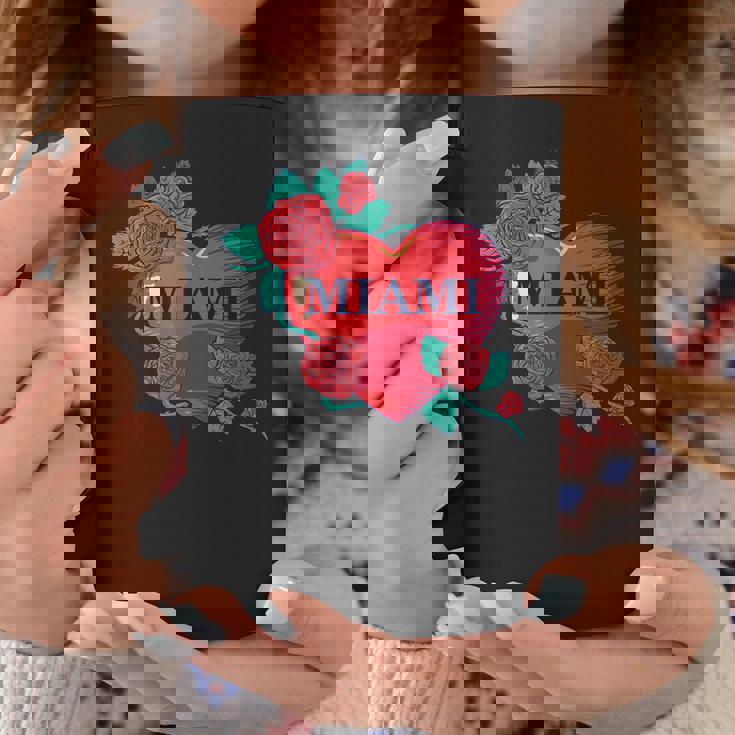 I Love Miami Miami Love Heart & Roses Illustration Graphic コーヒーマグ 面白い贈り物