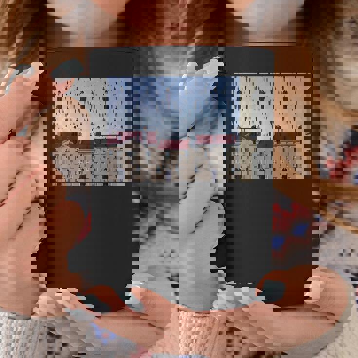 Magritteによるゴルコンダの有名な絵画。 コーヒーマグ 面白い贈り物