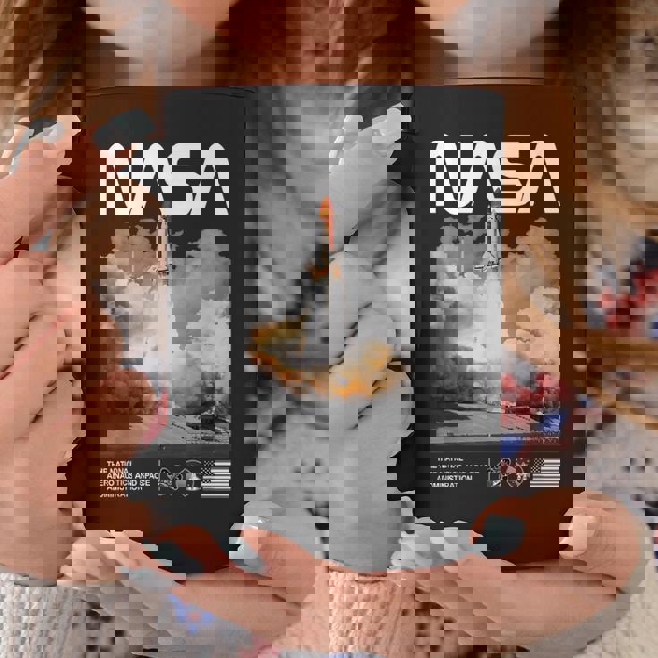 Nasa スペースシャトル打ち上げカラーの黒と白のワームロゴ コーヒーマグ 面白い贈り物