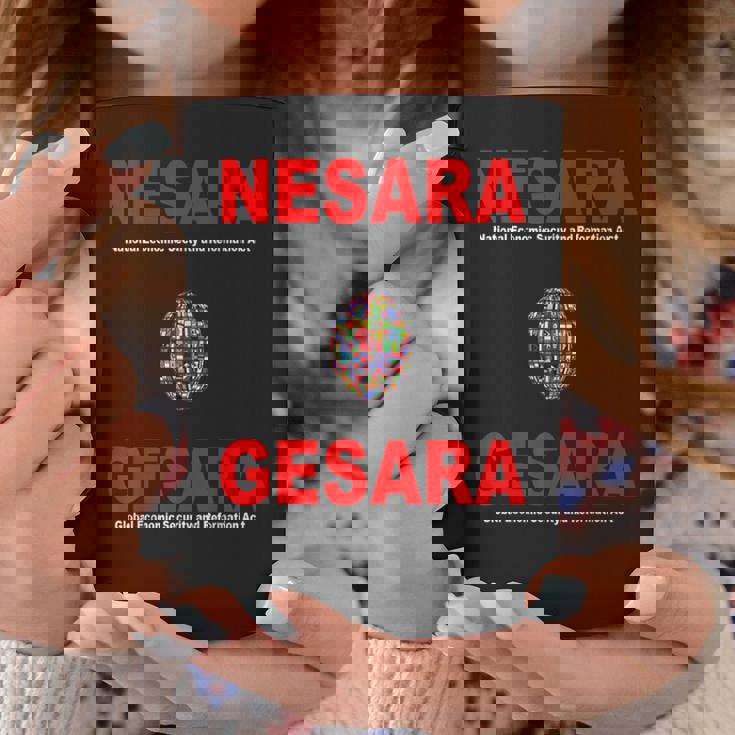 Nesara Gesara、赤い文字。 コーヒーマグ 面白い贈り物