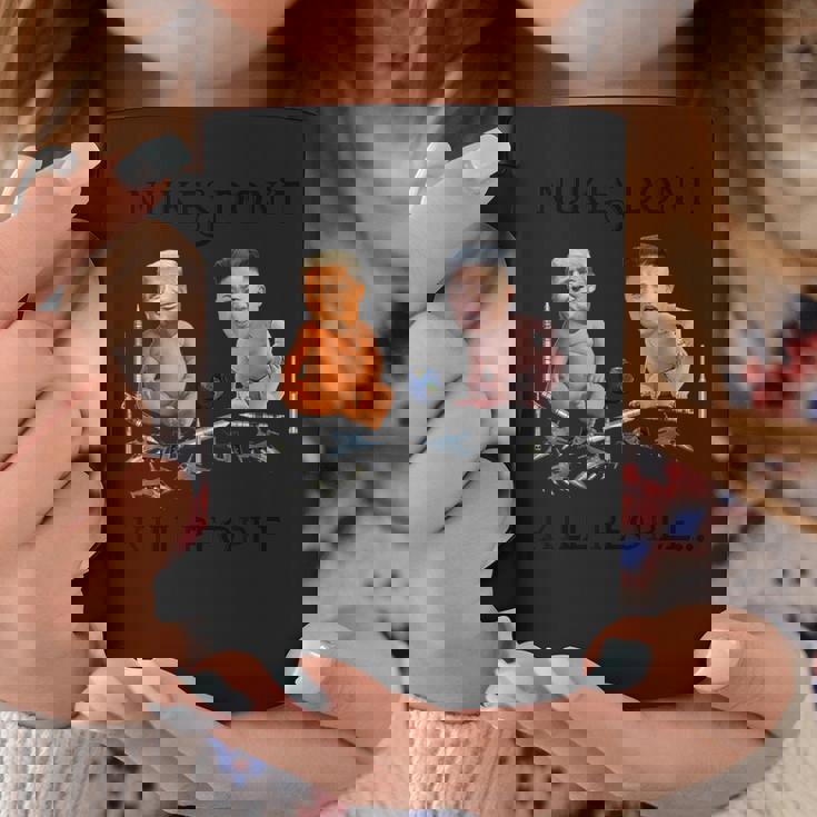 Nukes Don't Kill People…ドナルド・トランプとキム・ジョンウンティー コーヒーマグ 面白い贈り物