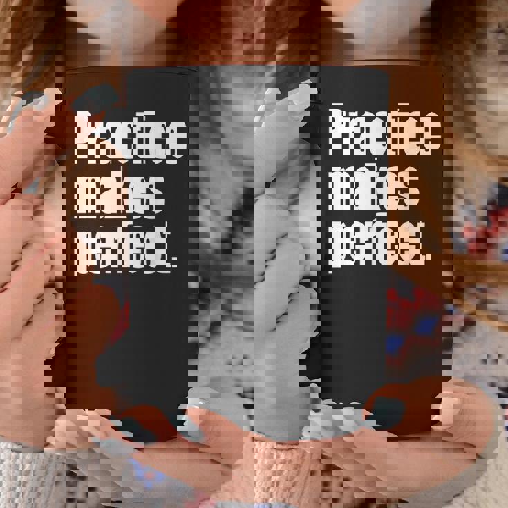 Practice Makes Perfect 継続は力なり 英語 文字入り 格言 黒 他カラー メンズ レディース コーヒーマグ 面白い贈り物