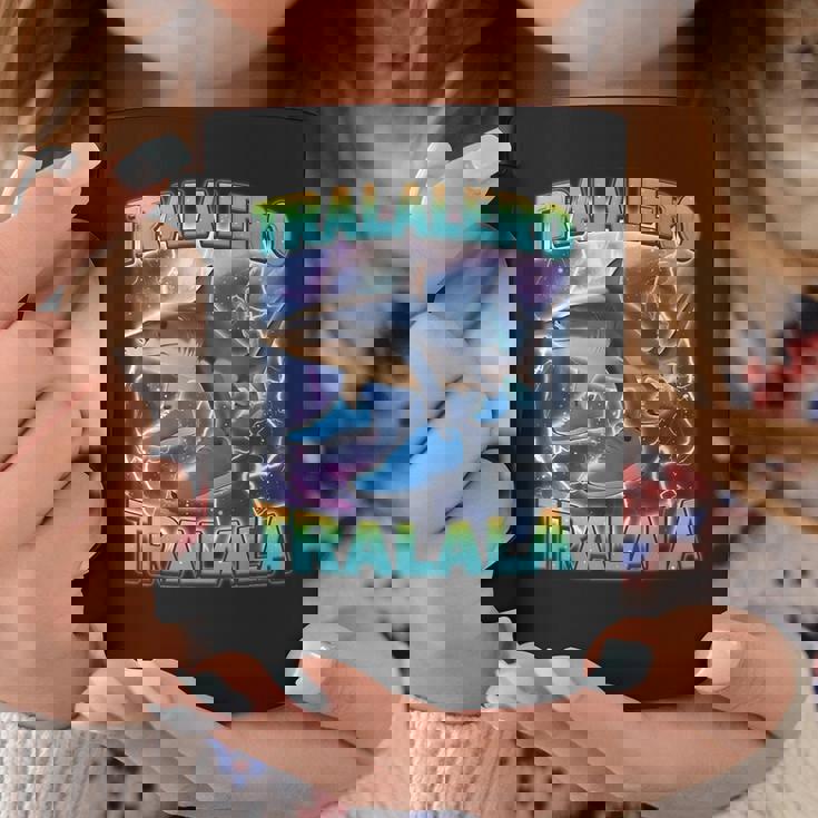 Tralalero Tralala 面白いサメ 靴付き ミーム コーヒーマグ 面白い贈り物