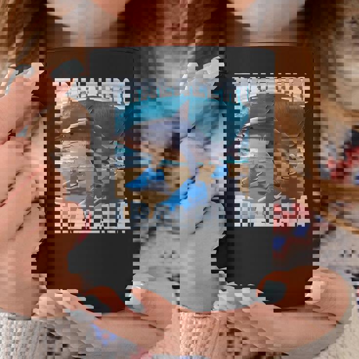 Tralalero Tralalahark Meme イタリアンブレインロットtシャツ コーヒーマグ 面白い贈り物