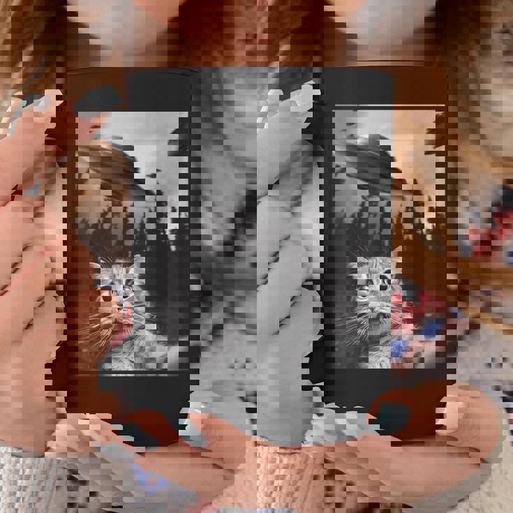 Ufo と面白い猫のセルフィー コーヒーマグ 面白い贈り物