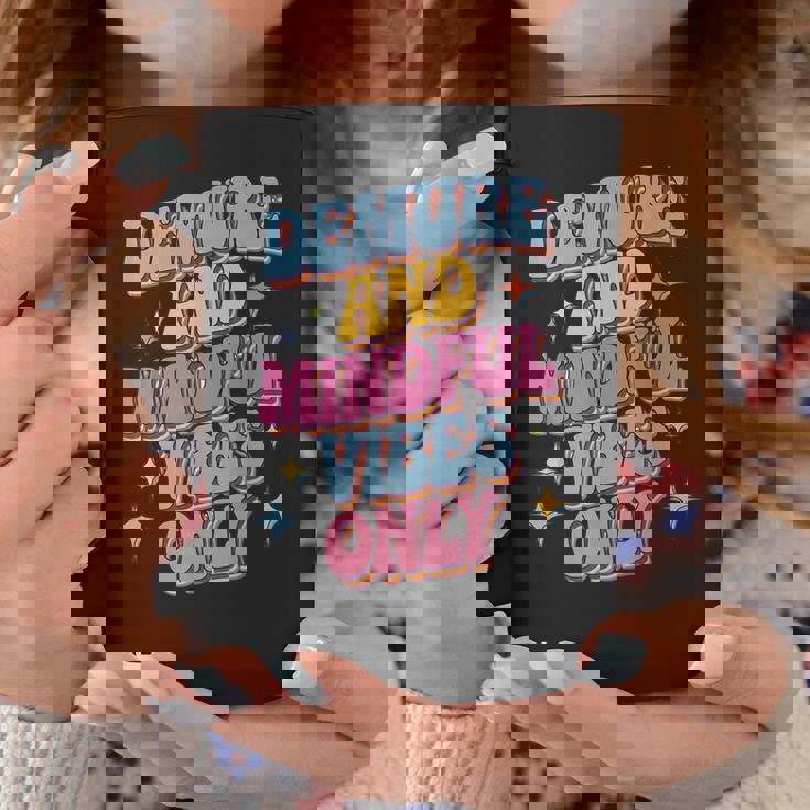 Very Demureery Mindfulibes Only Cute Retro Girls コーヒーマグ 面白い贈り物