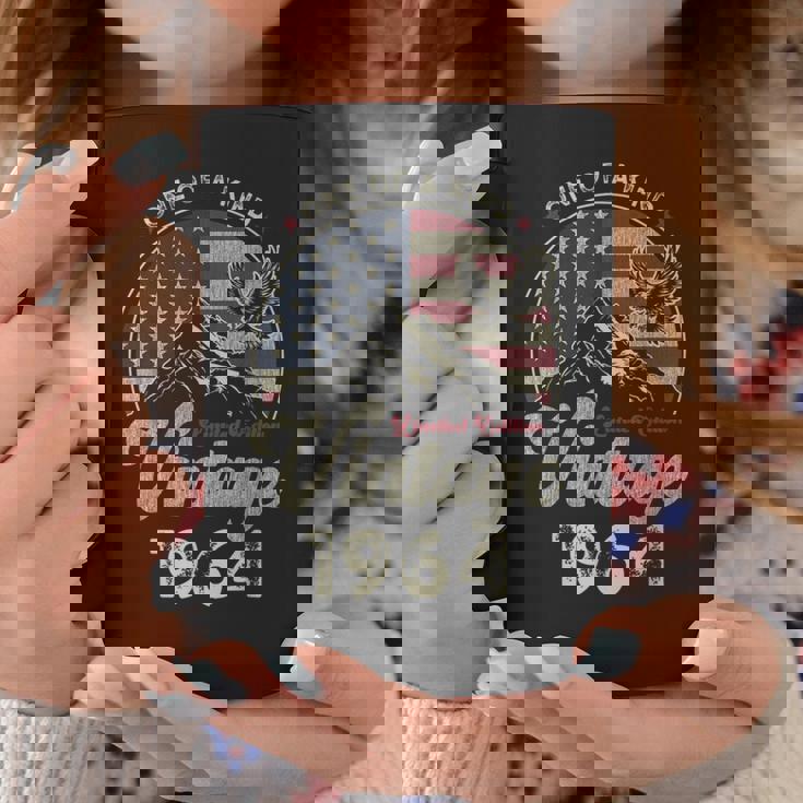 Vintage 1964 愛国的なイーグル、61歳の誕生日、アメリカ国旗 コーヒーマグ 面白い贈り物