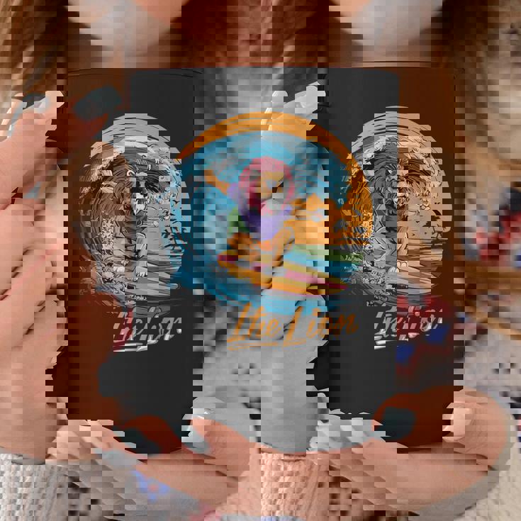 おもしろい ライオン サーフィン ライオン スポーツ サーファー 動物 恋人 夏 コーヒーマグ 面白い贈り物