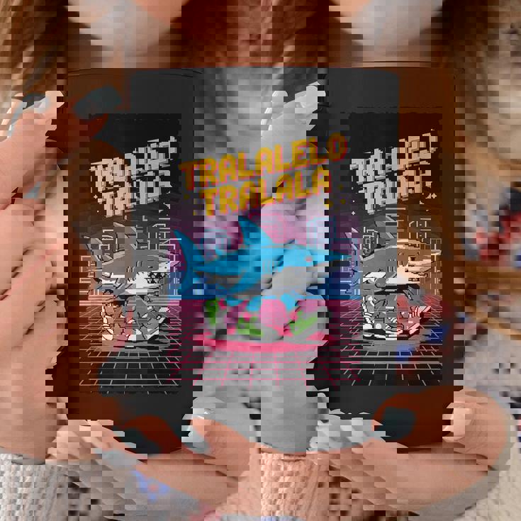 おもしろイタリアンゲーマー ミーム トララレロ トラララ 8ビット シャーク キッズ コーヒーマグ 面白い贈り物