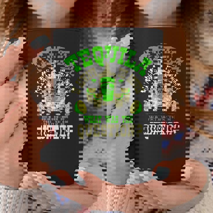 おもしろテキーラ飲んでるテキーラはいつも答えの贈り物 コーヒーマグ 面白い贈り物