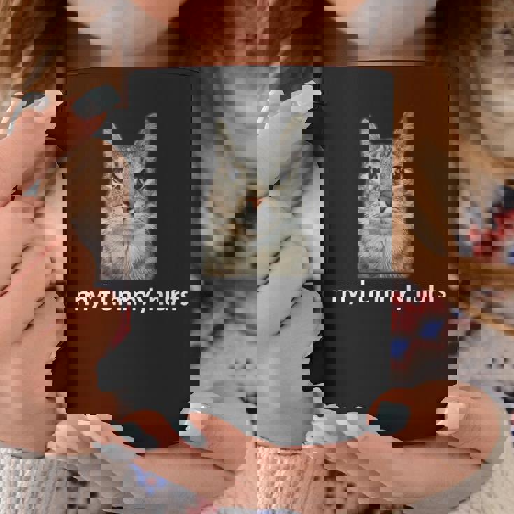 お腹が痛い面白い猫のミーム コーヒーマグ 面白い贈り物