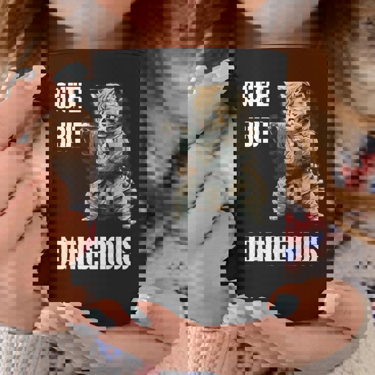 かわいいけど危険な空手 面白い テコンドー 猫 格闘技 コーヒーマグ 面白い贈り物