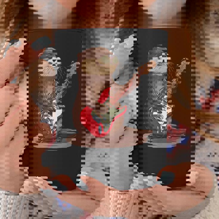 かわいいカワウソがギターを弾くコスチューム。 コーヒーマグ 面白い贈り物