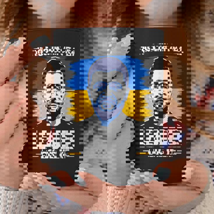 これが本当のリーダーがzelenskyをサポートしているように見えるものです。 コーヒーマグ 面白い贈り物