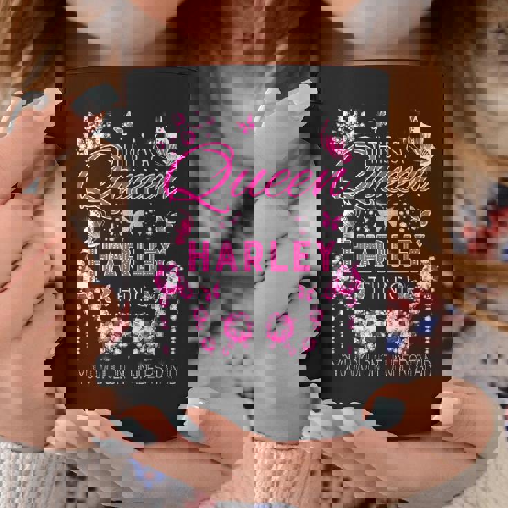 これはハーレーダビッドソンの女王の名前入り誕生日です。 コーヒーマグ 面白い贈り物