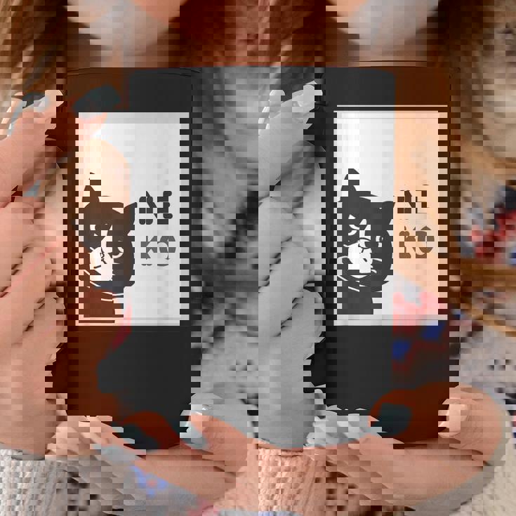 ねこさん Neko ハチワレ『まどの なか から』【どうぶつフレンズ】フキゲンネコ 猫 顔 窓 イラスト コーヒーマグ 面白い贈り物