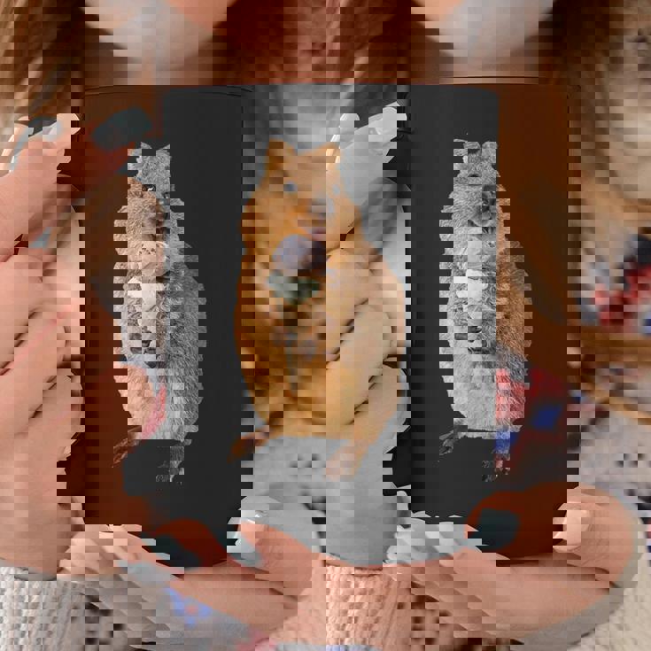 アイスクリームコーンを食べるカワイイクオッカ。 コーヒーマグ 面白い贈り物