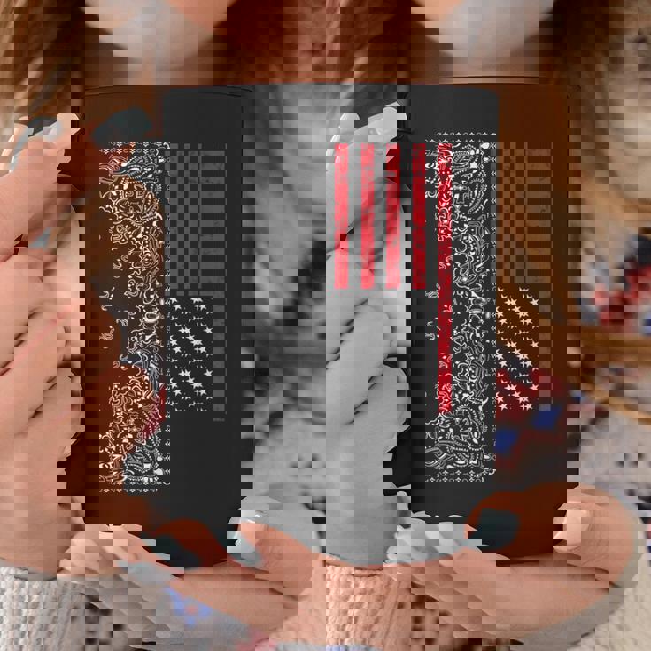 アメリカ、愛国的なアメリカ国旗、ペイズリー、バンダナプリント。 コーヒーマグ 面白い贈り物