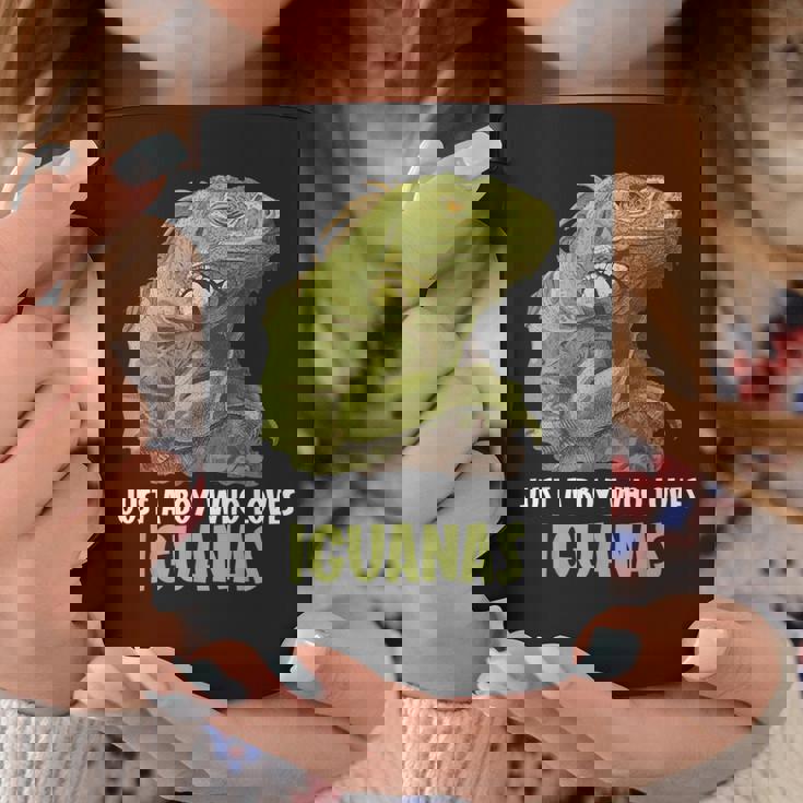 イグアナ・イグアナが大好きな男の子だけ。 コーヒーマグ 面白い贈り物