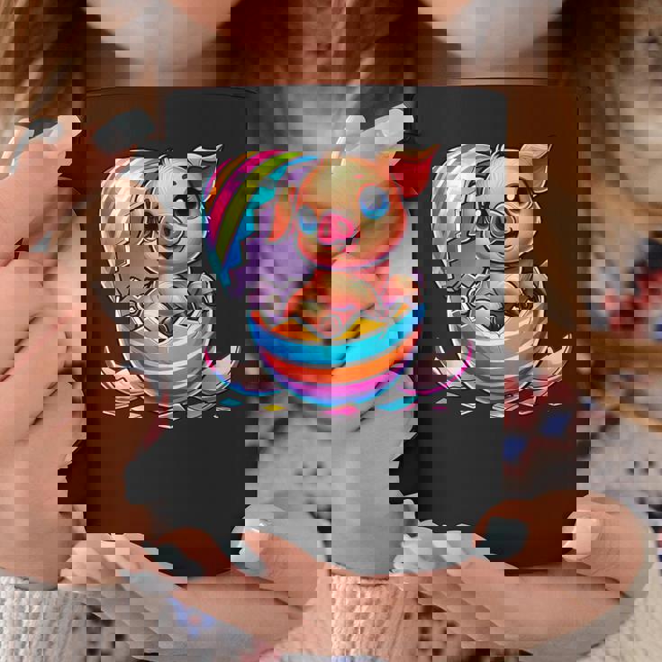 イースターエッグのかわいい赤ちゃん豚の漫画アート。 コーヒーマグ 面白い贈り物