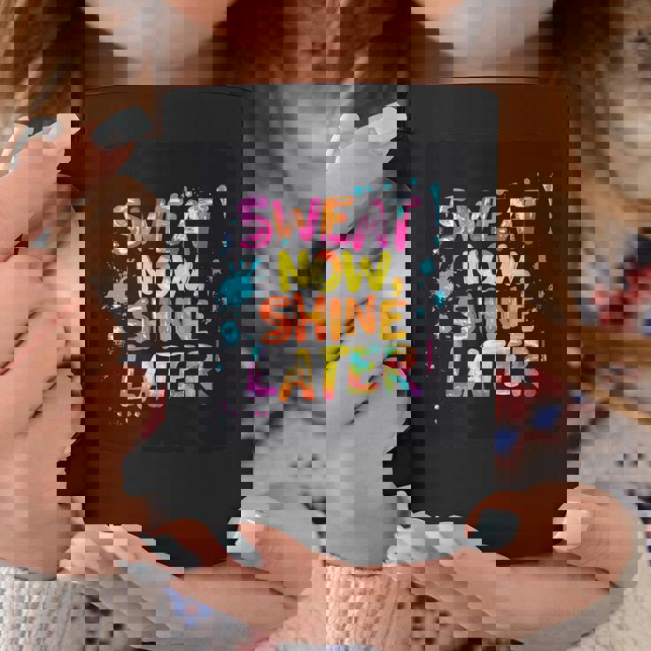 カラフルな汗が今輝き、男の子と女の子のためのステートメント。 コーヒーマグ 面白い贈り物