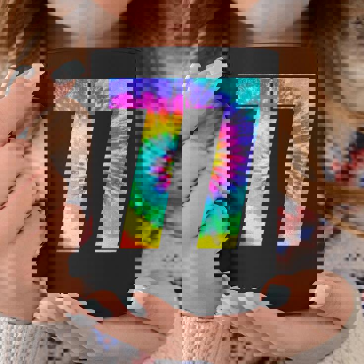 カラフルな絞り染め 77歳の誕生日または77番のチームイベント コーヒーマグ 面白い贈り物