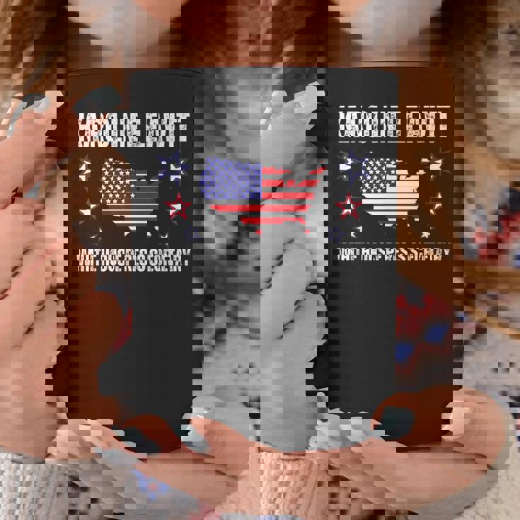 カロライン・レヴィット・ホワイトハウス報道官 コーヒーマグ 面白い贈り物