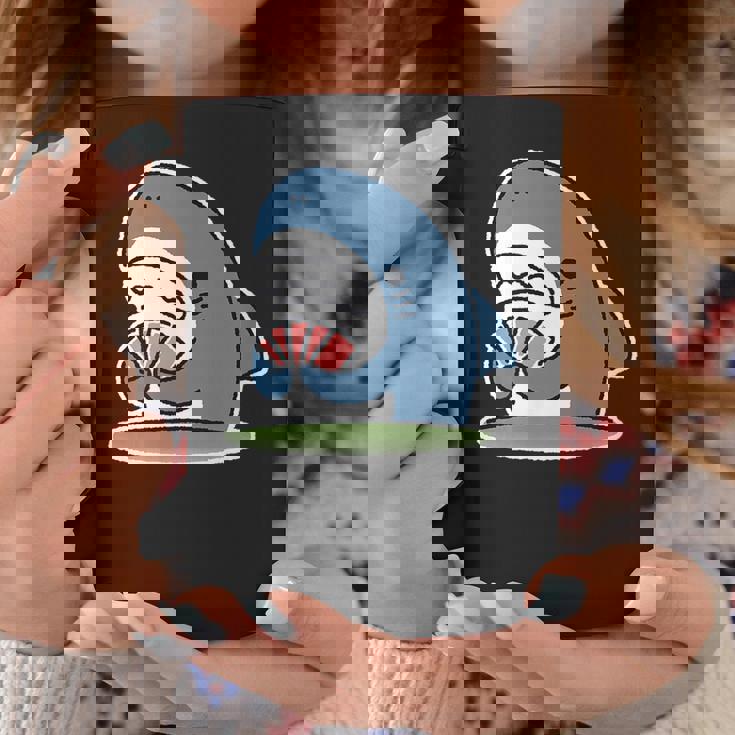 カード遊びをするサメ コーヒーマグ 面白い贈り物