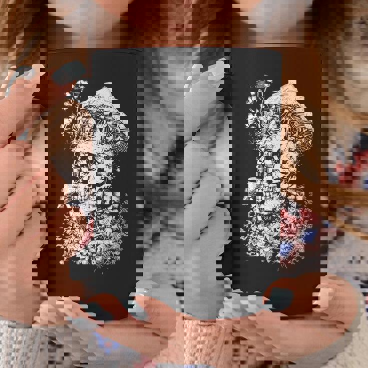 キノコや花があしらわれた骸骨の幻覚的なイラスト コーヒーマグ 面白い贈り物