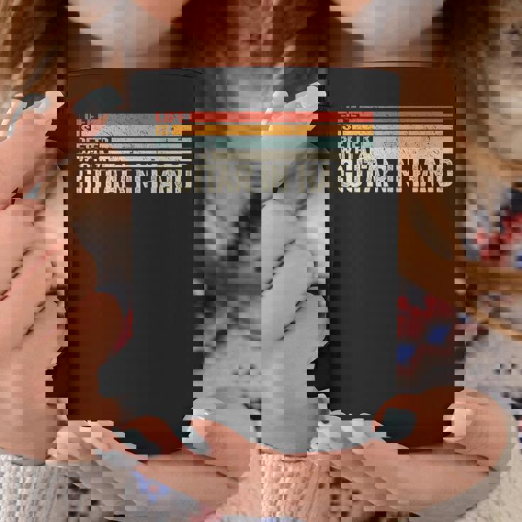 ギター・イン・ハンド・ミュージシャン・ギタリストとの人生はより良い。 コーヒーマグ 面白い贈り物