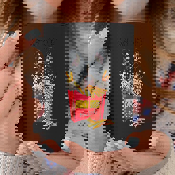 クールなフレンチブルドッグがフライドポテトを食べるグラフィッククールなデザイン。 コーヒーマグ 面白い贈り物