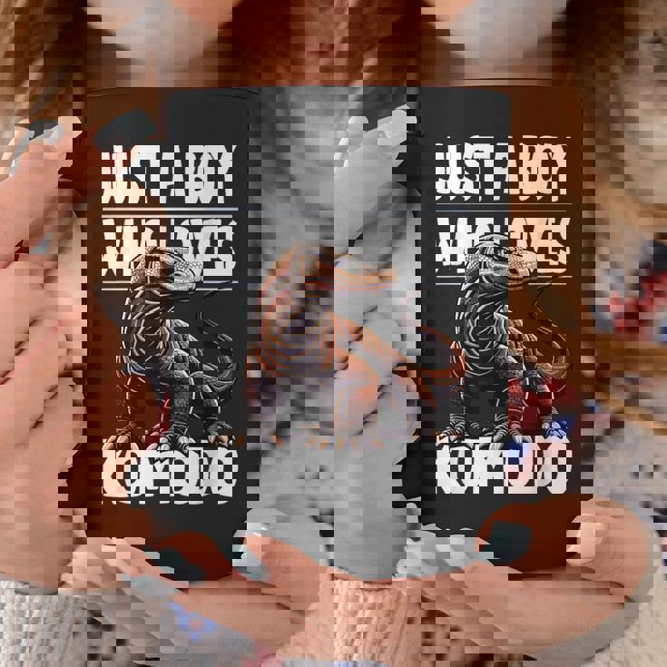 コモドドラゴンを愛するただの少年 男の子 キッズ コーヒーマグ 面白い贈り物