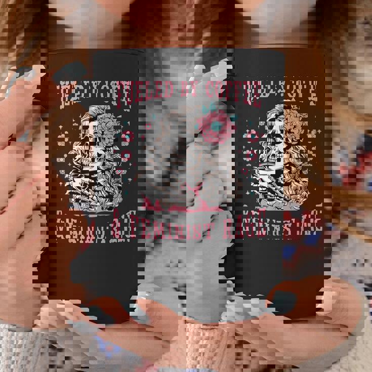 コーヒーフェミニストの怒りに支えられたスケルトンフェミニスト フェミニズム コーヒーマグ 面白い贈り物