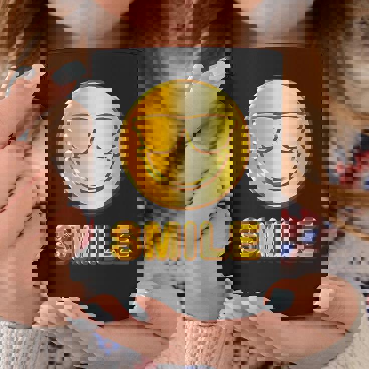 ゴールデン スマイル（フェイク ゴールド風）スマイリー フェイス ニコニコ 笑顔 サングラス 面白い 色 コーヒーマグ 面白い贈り物