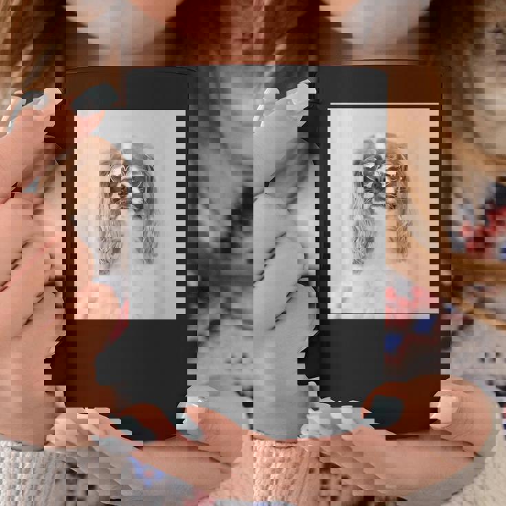 サングラスをかけたキャバリア コーヒーマグ 面白い贈り物