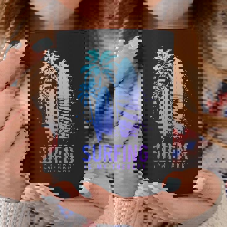 サーフィンセラピー ヴィンテージ サーフボード ヤシの木 ビーチサーファー コーヒーマグ 面白い贈り物