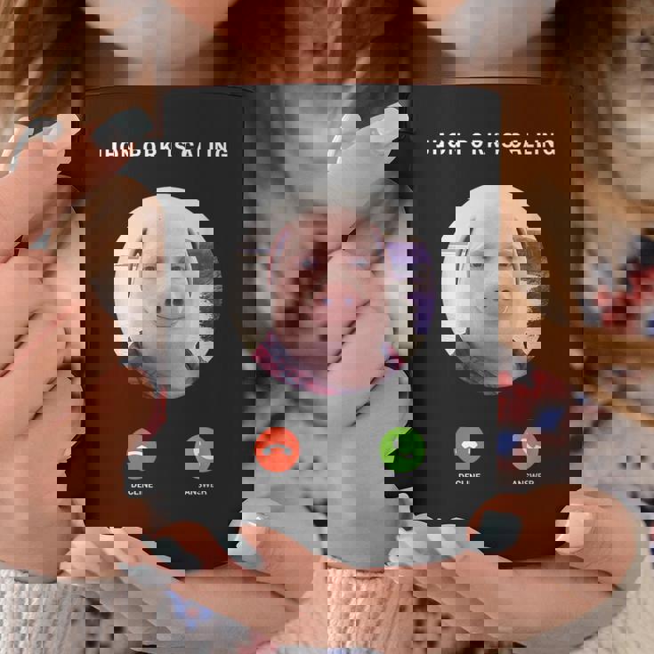 ジョン・ポークがファニー・アンサー・コール・フォンに電話をかけている コーヒーマグ 面白い贈り物