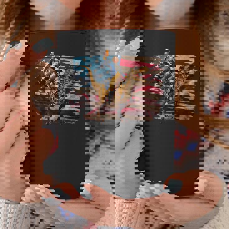 ジョージ・ワシントン ライディング A ダイナソー 面白い 4Th Of July デザイン コーヒーマグ 面白い贈り物