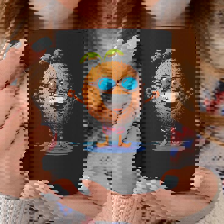 スイミングトランクとサングラスが付いた面白いココナッツ。 コーヒーマグ 面白い贈り物