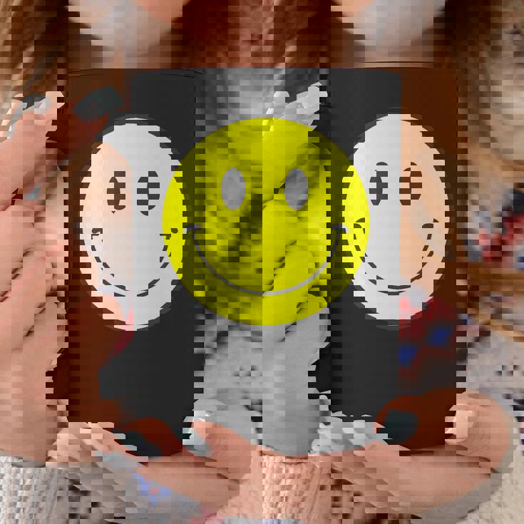 スマイル フェイス 笑顔（ベーシック）【スマイリー】ニコニコ 絵文字 黄色 ポップ かわいい イラスト コーヒーマグ 面白い贈り物