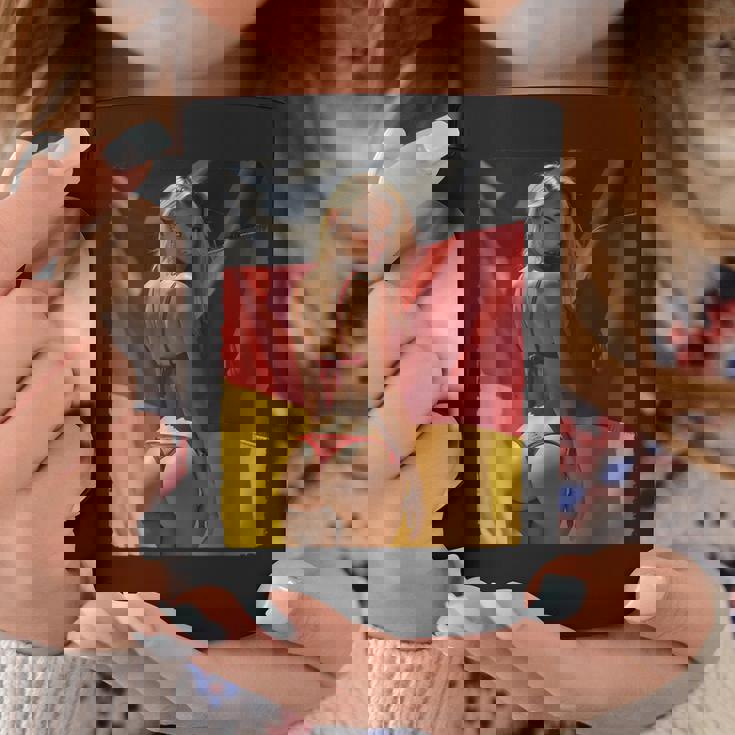 セクシーガールグラフィックtシャツ 「セクシーピンナップガール&ドイツ国旗」 コーヒーマグ 面白い贈り物