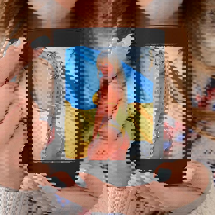 セクシーガールグラフィックtシャツ 「モダンピンナップガール&ウクライナ国旗2」 コーヒーマグ 面白い贈り物