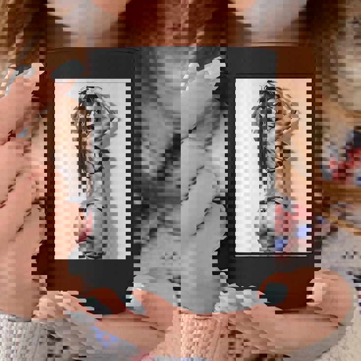 セクシーガールグラフィックtシャツ セクシーブルネットブーティーガール 3インチ B&W コーヒーマグ 面白い贈り物