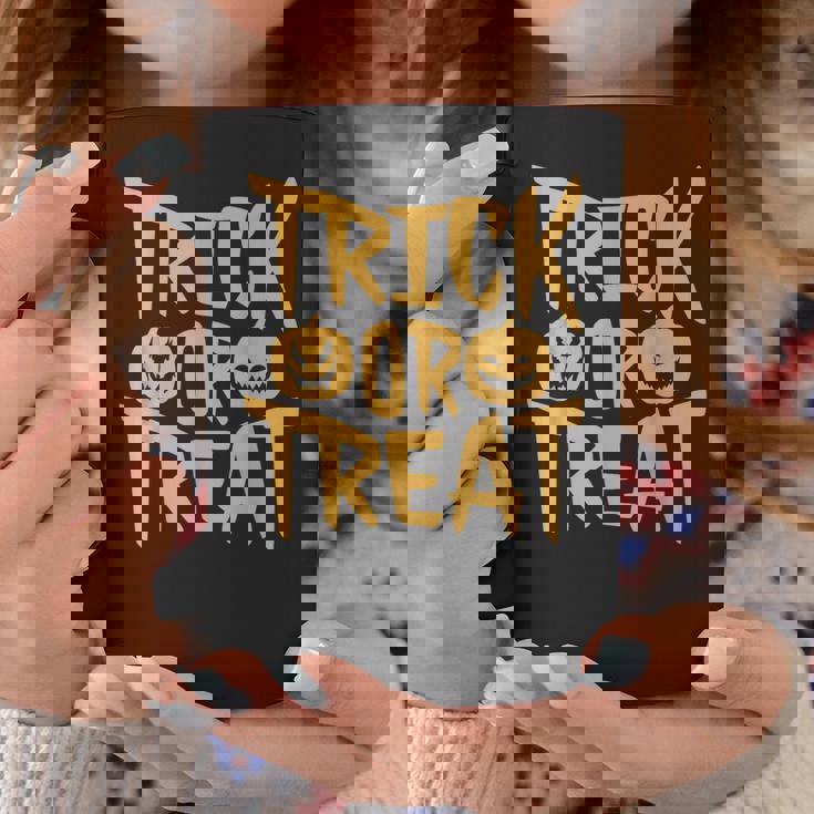 トリックオアトリートパンプキンフェイスハロウィングラフィック。 コーヒーマグ 面白い贈り物