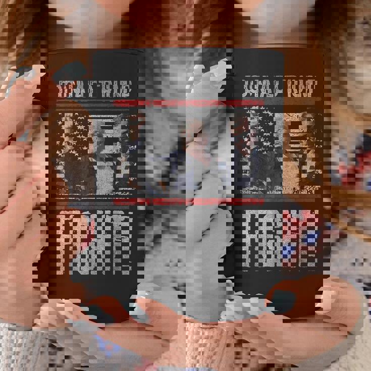 ドナルド・トランプ拳ポンプ We Fight American Flag Trump 2024 コーヒーマグ 面白い贈り物