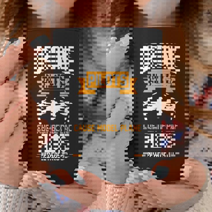 ドローンパイロットはモデル飛行機のパイロットのドローンを引き起こす コーヒーマグ 面白い贈り物